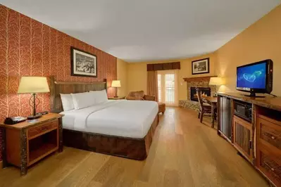 hotel room at Old Creek Lodge