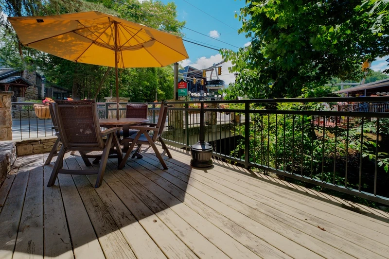 Old Creek Lodge patio